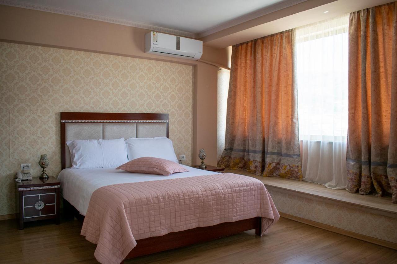 Bocca Hotel Korce Ngoại thất bức ảnh